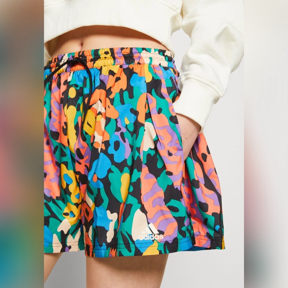 Adidas Sportswear Shorts – Graphic Retro Print - S - Picture 2 of 16